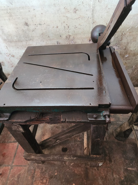 Facão para chapas metálicas