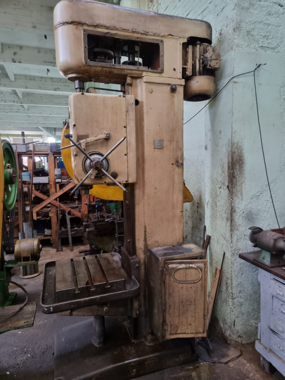 Furadeira de Coluna Prismatica Engrenada