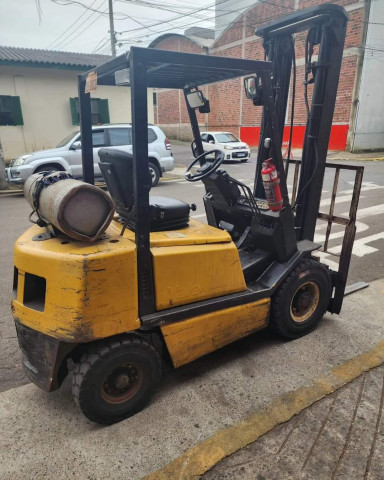 Empilhadeira Yale GP25RE